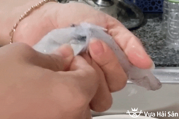 Cách làm sạch mực trứng