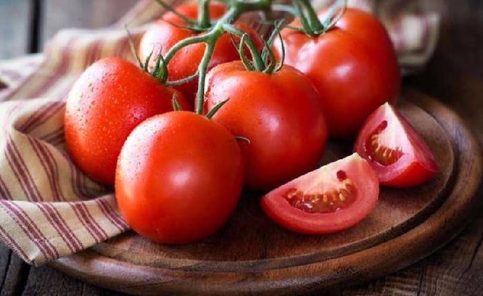 Chọn cà chua thật kỹ để có sốt cà thơm ngon