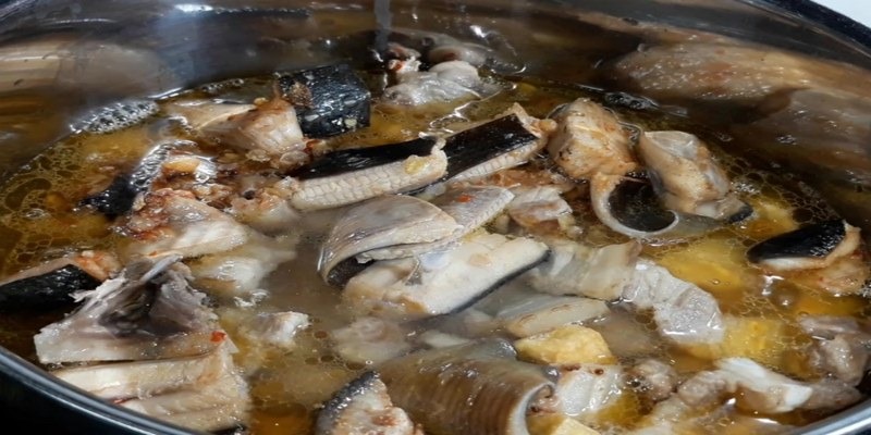 Nguyên liệu nấu cá đuối om chuối khá đơn giản